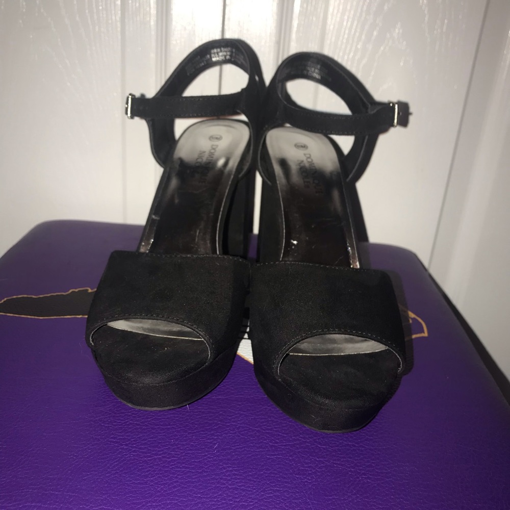 Dominique Nicole size 10 black heels